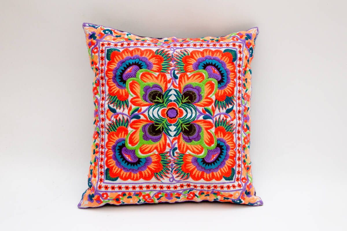 renta mexican embroidered cushion para decoracion en boda o evento emotions deco