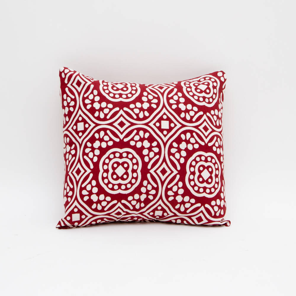 renta printed red cushion para decoracion en boda o evento wedding decor