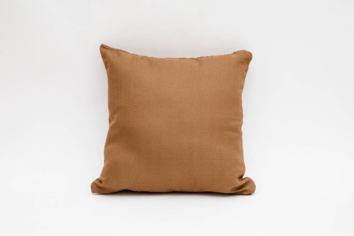 renta brown cushion para decoracion en boda o evento wedding decor