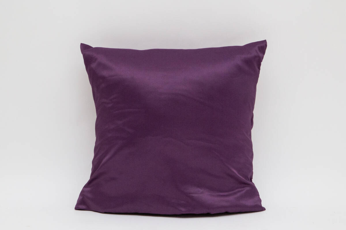 renta purple cushion para decoracion en boda o evento punta de mita event
