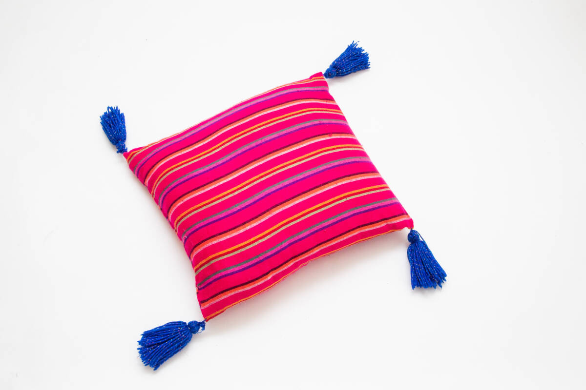renta pink mexican cushion para decoracion en boda o evento weding rentals