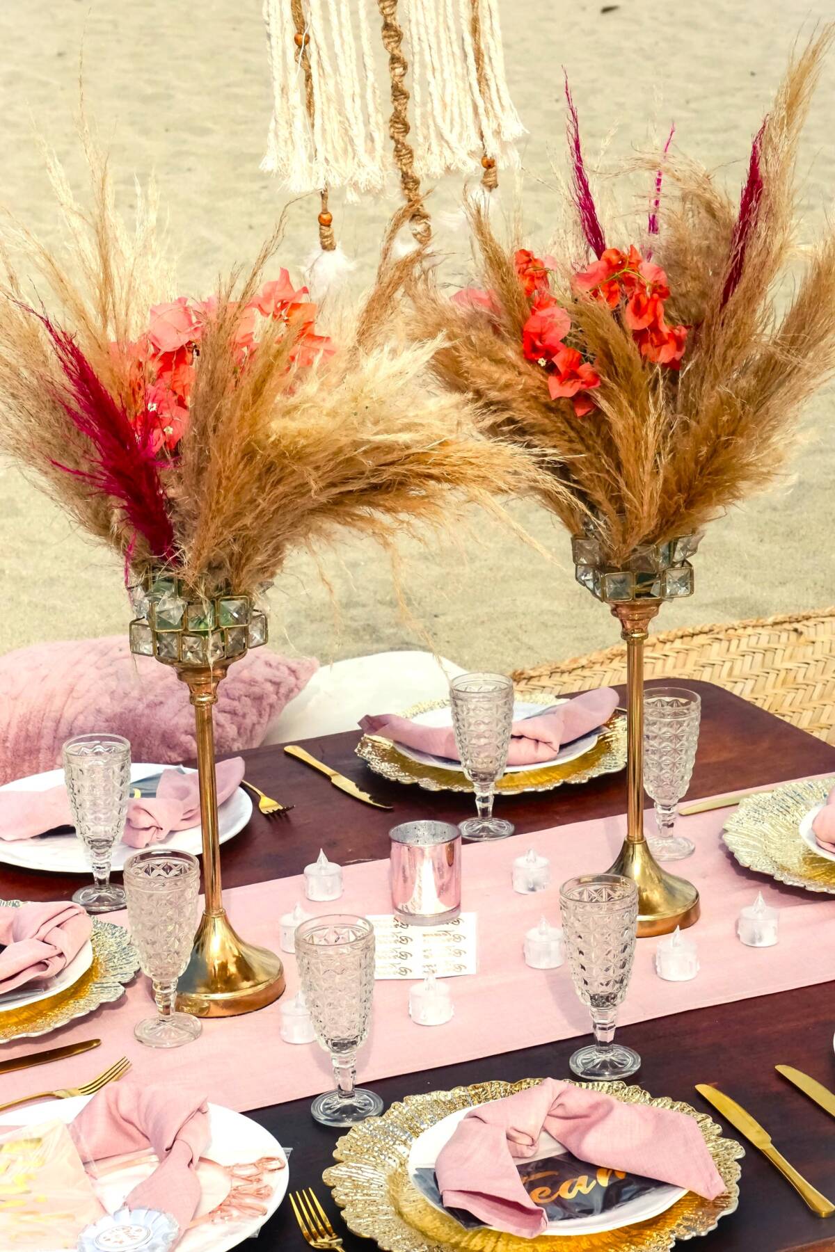 renta pink table runner para decoracion en boda o evento punta de mita wedding