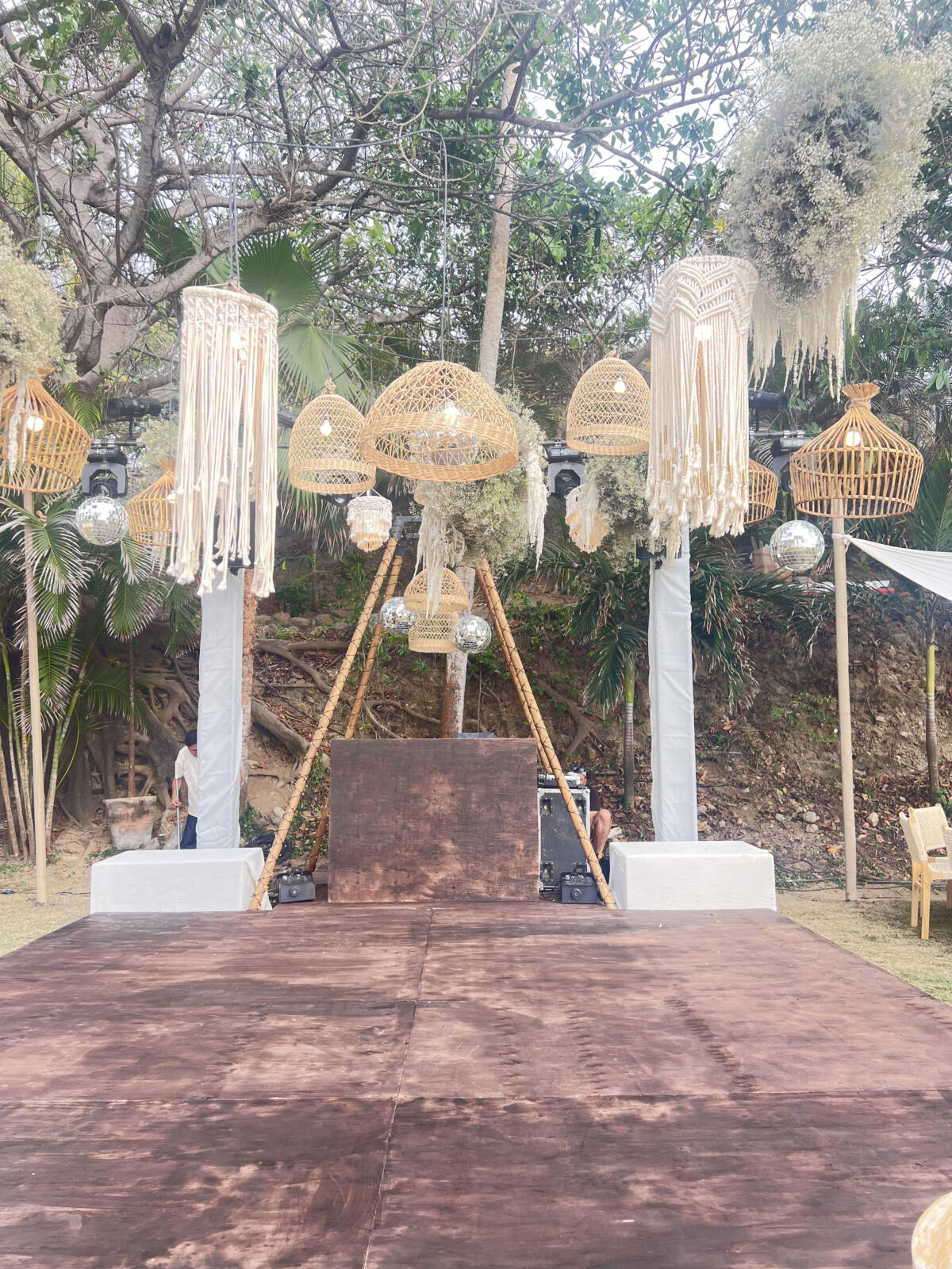 renta rounded rattan lamp para decoracion en boda o evento punta de mita wedding
